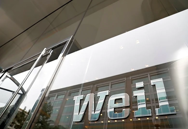 Weil Gotshal law firm plans to dissolve, capping dizzying fall