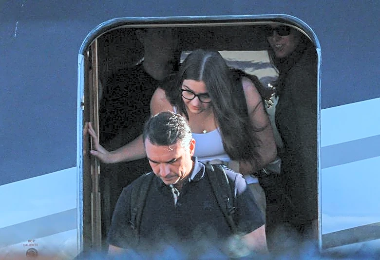 After landing in US, Flavio Bolsonaro declares himself Brazil's rightful leader