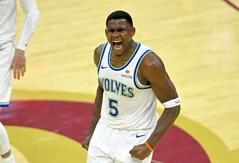 Wolves prez: Anthony Edwards will be ‘good as new’ after knee procedure
