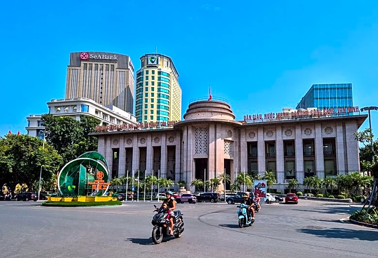 Vietnam sets 65% state ownership floor for major banks, to retain control of strategic groups