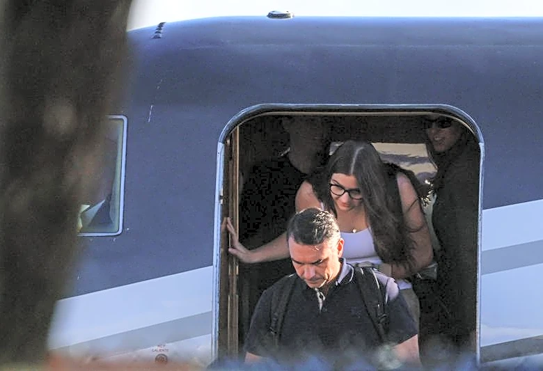 Analysis-Brazil's Lula to reap gains from Bolsonaro family flight