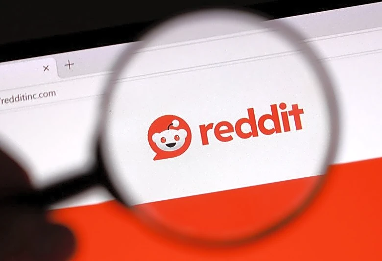 Reddit posts search traffic declines, will push visitor sign-ins to curb data scraping