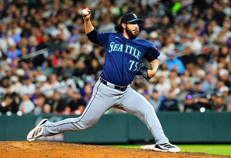 Mariners exercise Andres Munoz's 2027 option, decline two others
