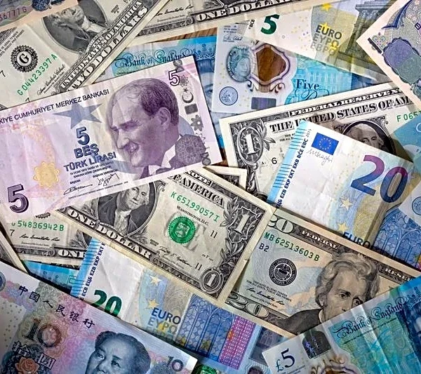 Yen gains after BOJ; AI jitters dent dollar