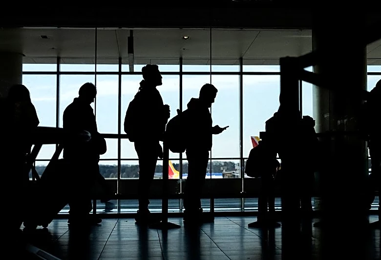 As US airlines deploy AI pricing tools, startups help travelers cash in on fare drops