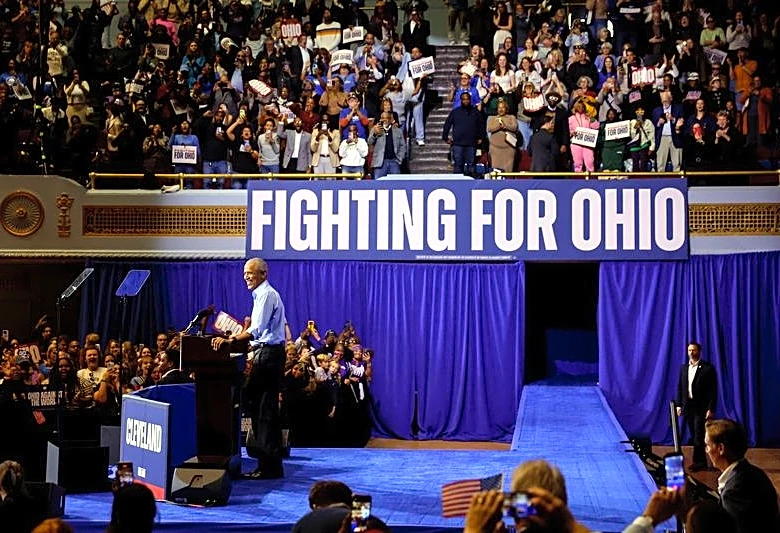 Trump, Obama serve up a food fight in final days of midterm campaign