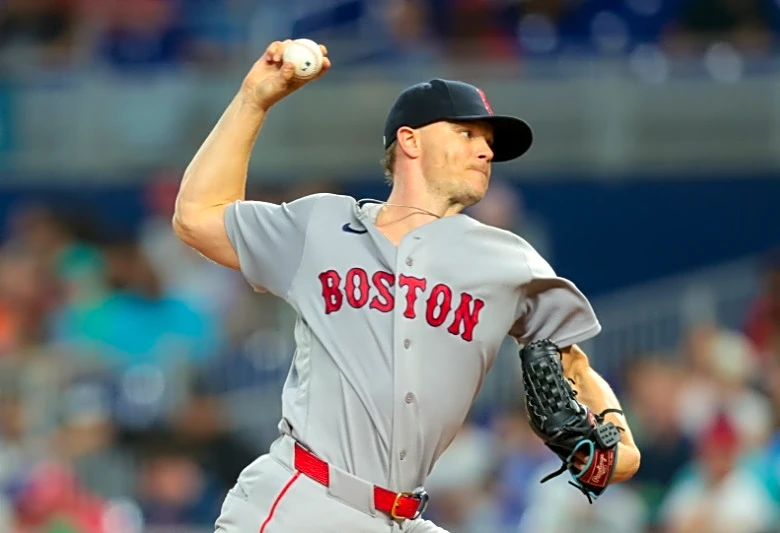 RHP Sonny Gray declines option, joins list of 11 new free agents