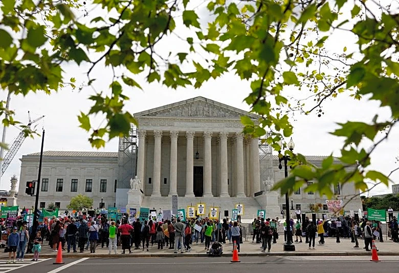 US court lifts ruling requiring Idaho to allow some abortions to protect women's health