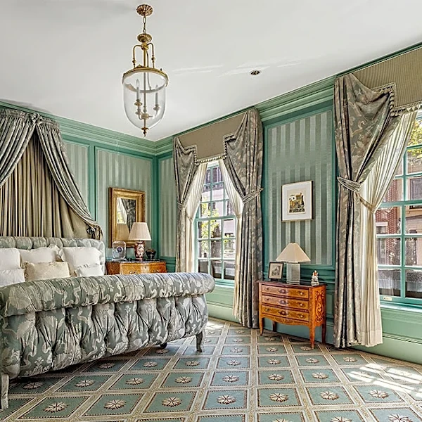 163 East 64th Street in Photos