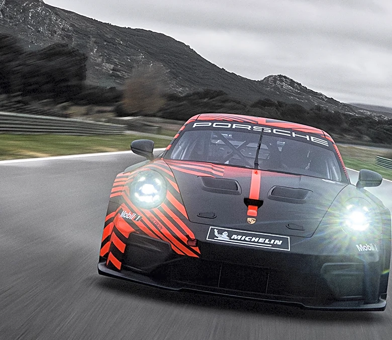 The 2027 Porsche 911 GT4 R Race Car in Photos