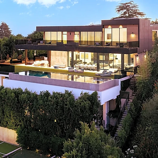 1140 Summit Drive in Photos