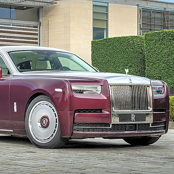 Rolls-Royce’s Latest One-Off Phantom Has Hummingbird-Inspired Details Made From Abalone Shells