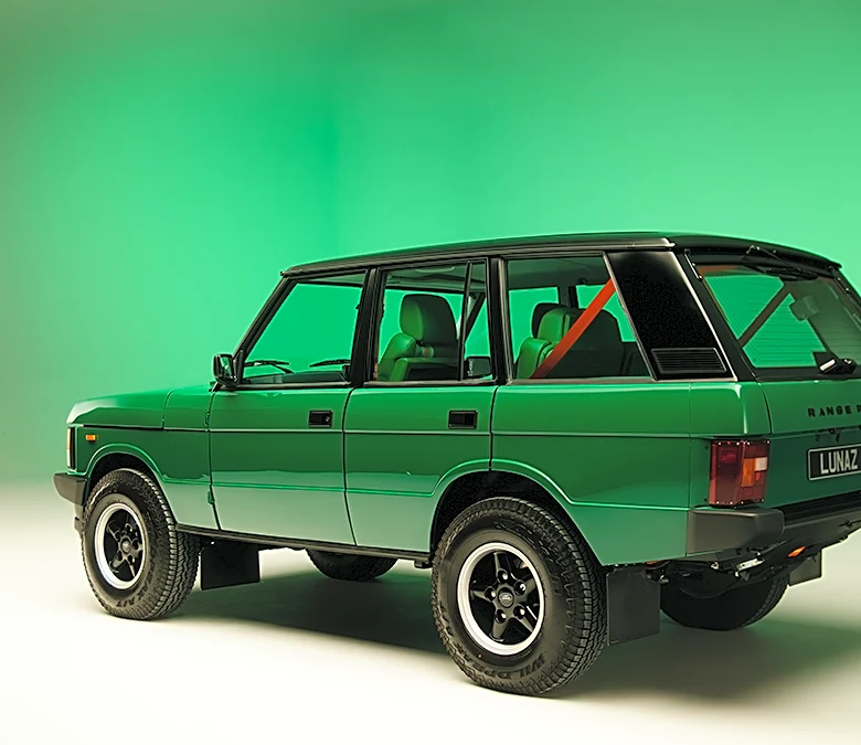 Lunaz Kermit the Frog-Inspired Range Rover Classic in Photos