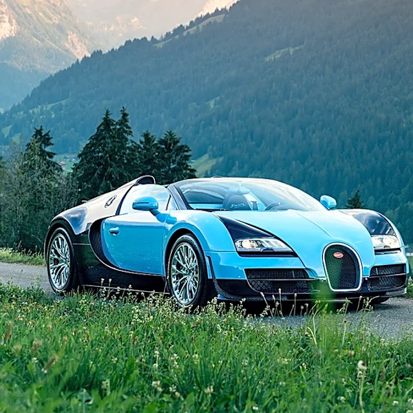 This Electric-Blue Bugatti Veyron Just Sold for a Record-Setting $5.4 Million