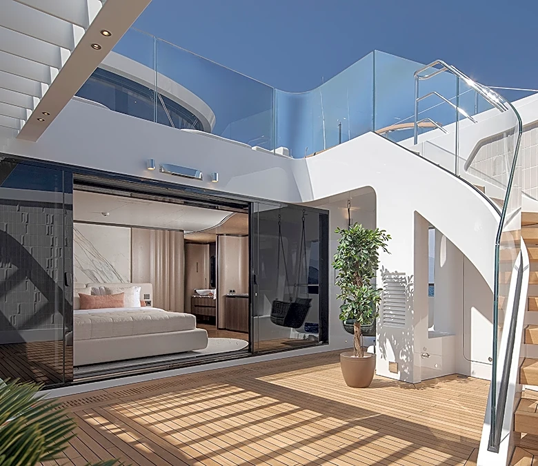 Sirena 42 in Photos