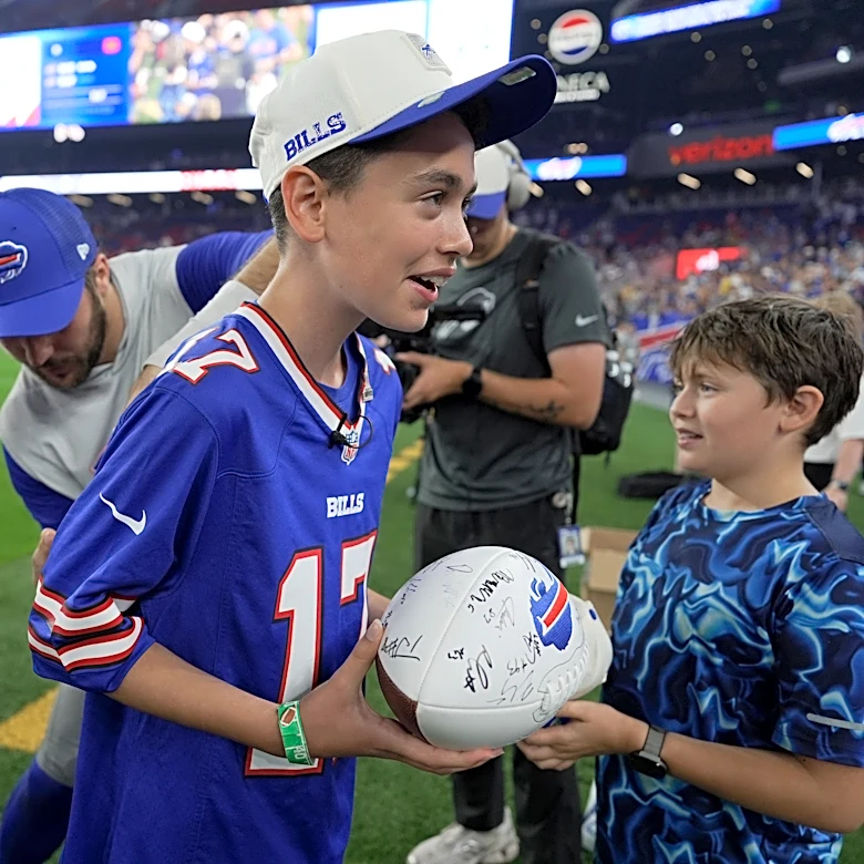 Make-A-Wish boy scores TD on final play of Buffalo Bills practice