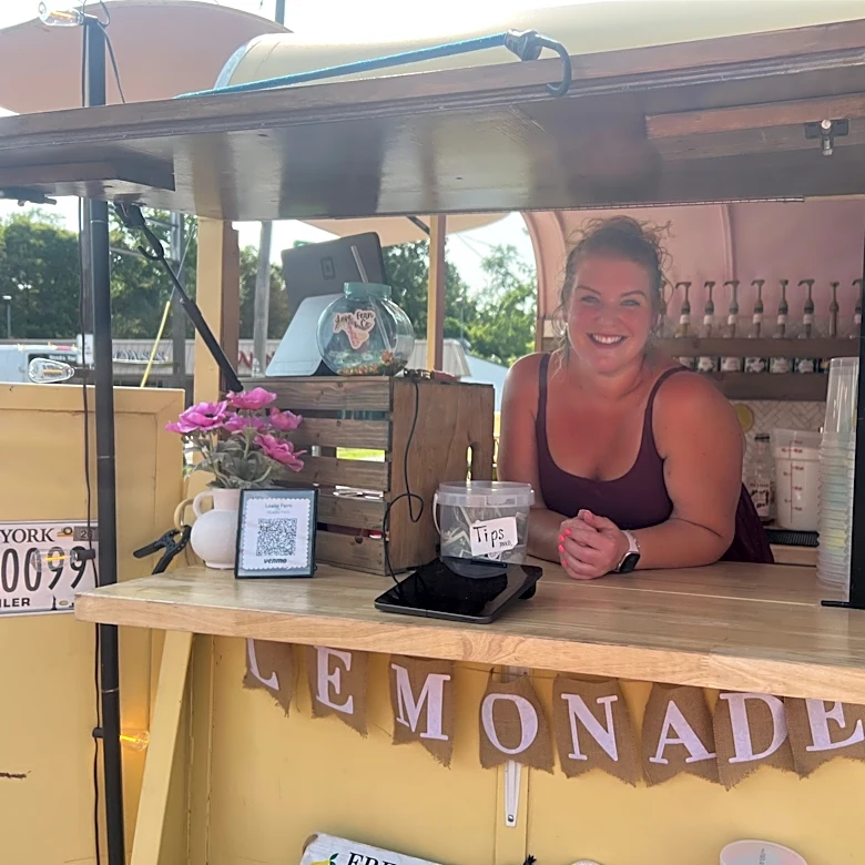 Whimsical horse trailer brings sparkly drinks to NY festivals