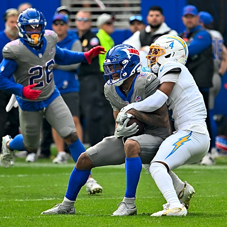 D.J. Moore injury update: Bills WR getting shoulder checked before halftime