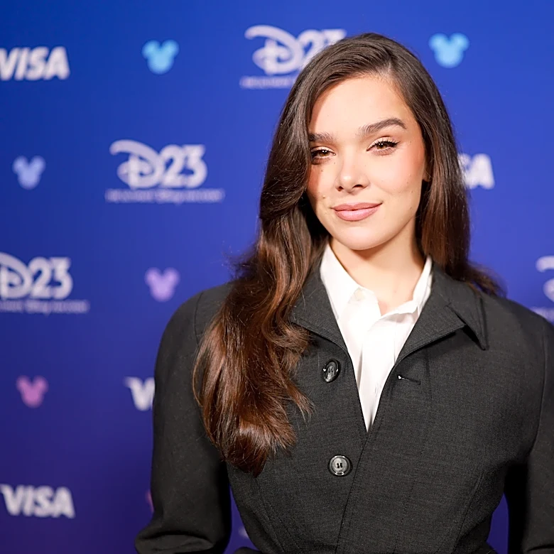 Hailee Steinfeld gets fired up cheering on husband Josh Allen and Bills in TV moment