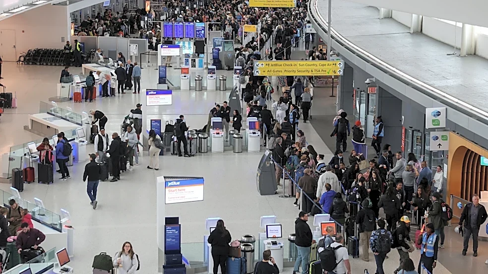New airline delay rule takes effect Oct. 19. What travelers should know