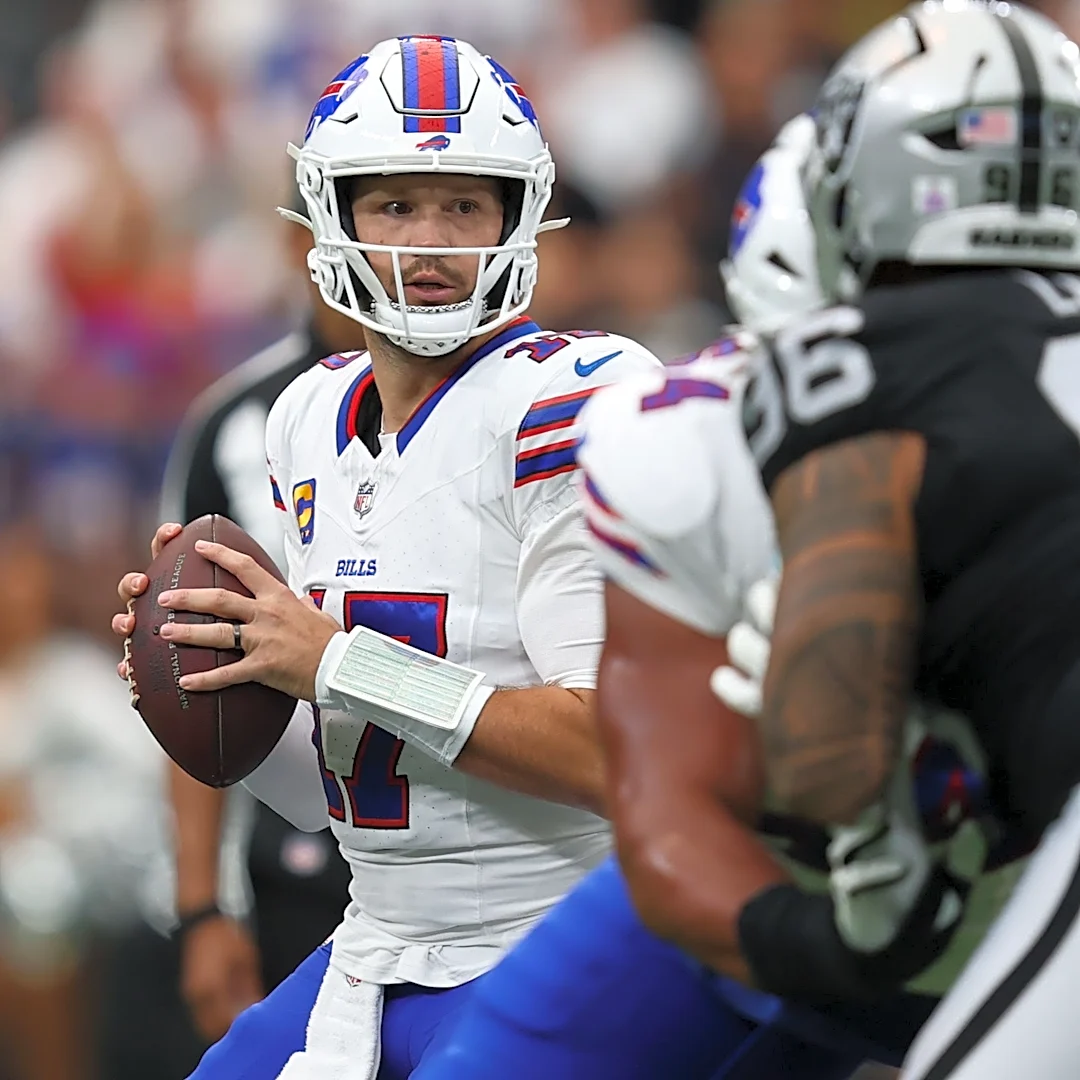 Josh Allen appears to have smelling salts in mouth again during Bills game