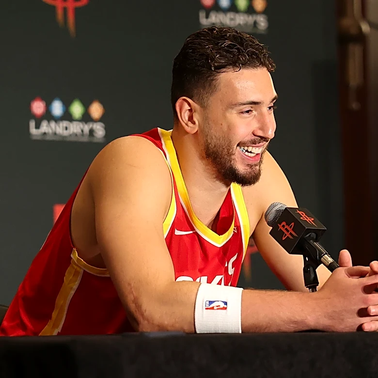 Alperen Sengun meets with Houston Rockets legend in China