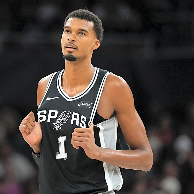 ‘One out of a million’: Spurs stunned by Amen Thompson’s winning block