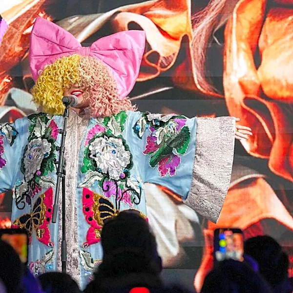 Sia Gives $100,000 to Fan Favorite in ‘Survivor 50’ Finale