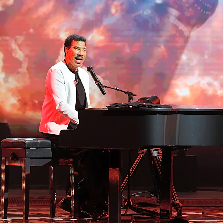 Lionel Richie Cuts Minnesota Set Short After Falling Ill On Stage