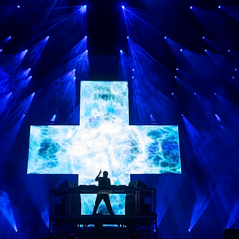 See Martin Garrix Debut New U2 Collaboration ‘Fireflies’ With the Edge at Tomorrowland