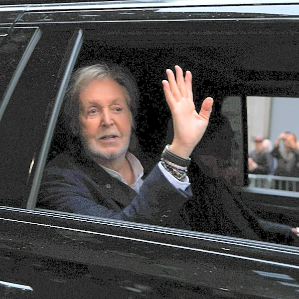 Paul McCartney Facetiming Ringo Starr During Beatles’ Magical Mystery Tour Is the Cameo of the Year