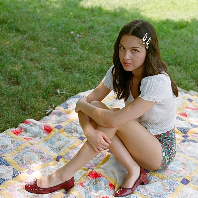 Olivia Rodrigo and Etsy Launch New Daisy Chain Fields Collection After Festival Sells Out in Record Speed
