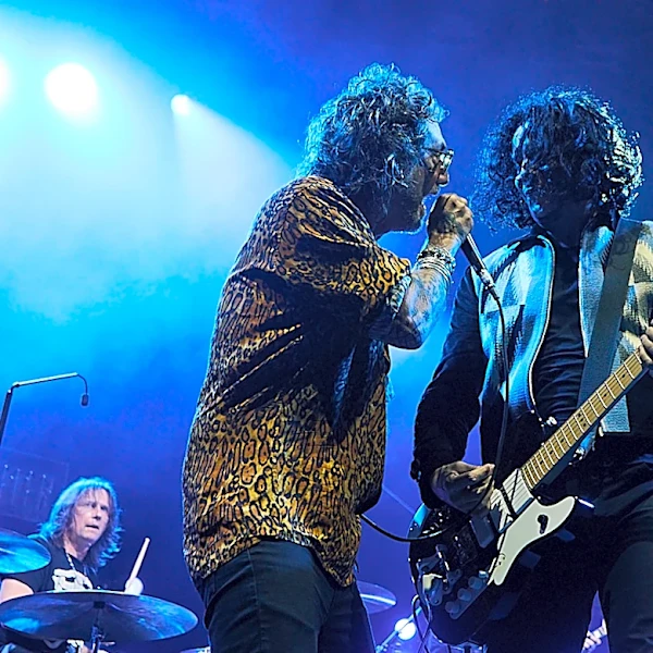 Jack White Brings Out Black Crowes’ Chris Robinson to Tear Up Free’s ‘I’m a Mover’