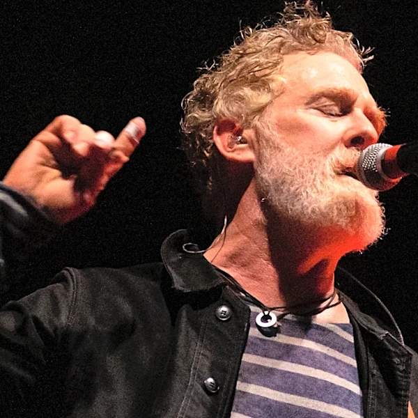 See Glen Hansard Sing Moving, Unreleased Song at Final Performance