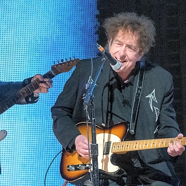 Bob Dylan Wraps Up Dramatic U.S. Tour by Adding One More Guitarist Into the Mix: Jimmie Vaughan