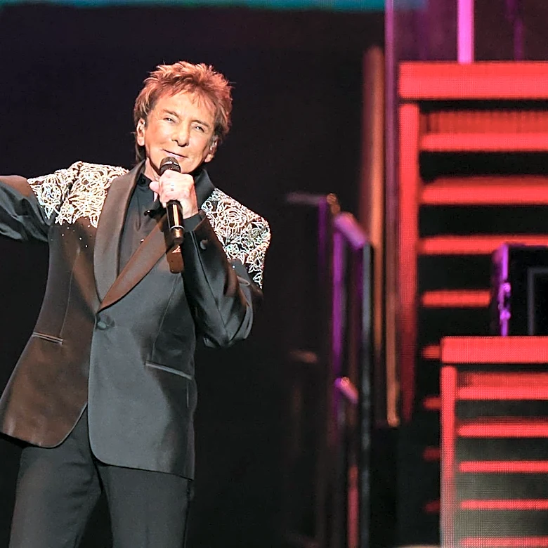 Barry Manilow Postpones Lexington Concert Right Before Showtime