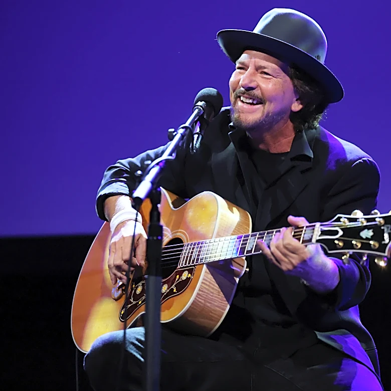 Watch Eddie Vedder Busk in Dublin in Honor of Glen Hansard