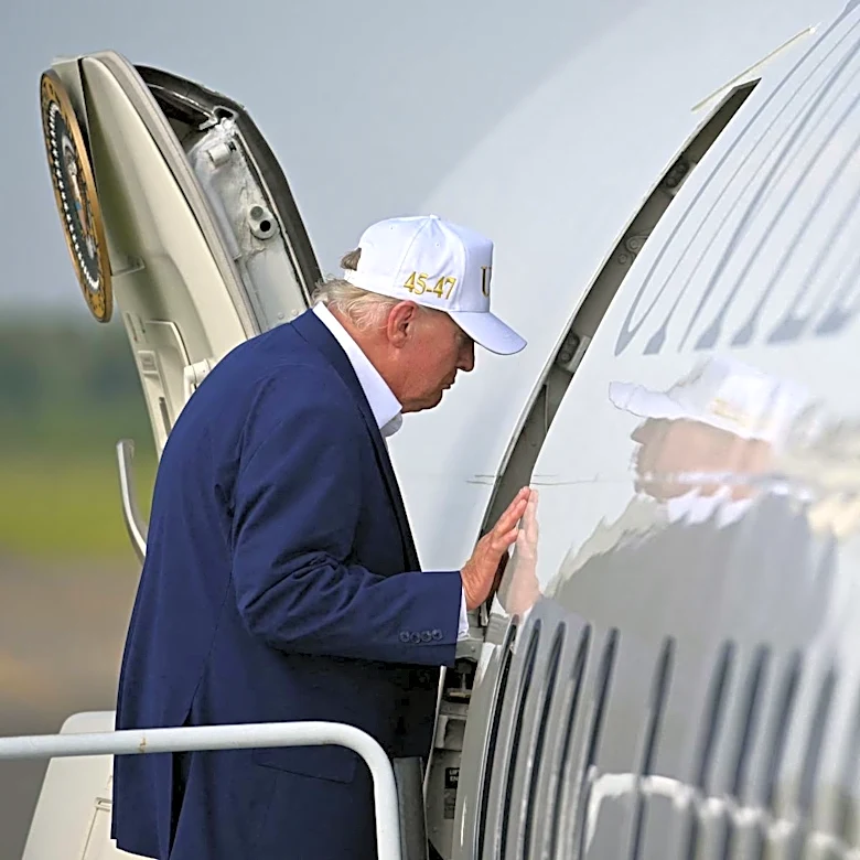 Trump Hid in an Airport Catering Cart Amid Iranian Threat: Report