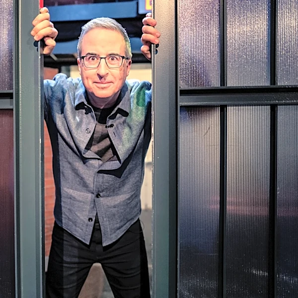 John Oliver Begins His Slap-Happy Stint on the Soap Opera ‘Days of Our Lives’