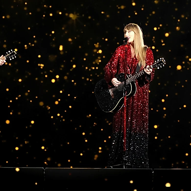 Taylor Swift Can’t Stop Listening to Phoebe Bridgers’ New Album