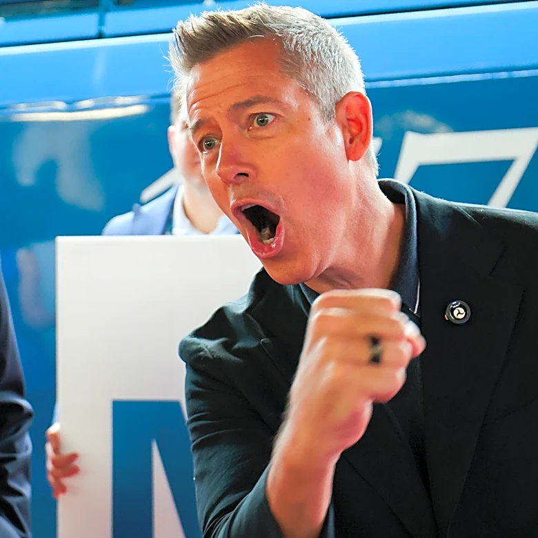 Sean Duffy’s National Vacation Is Peak MAGA Cringe
