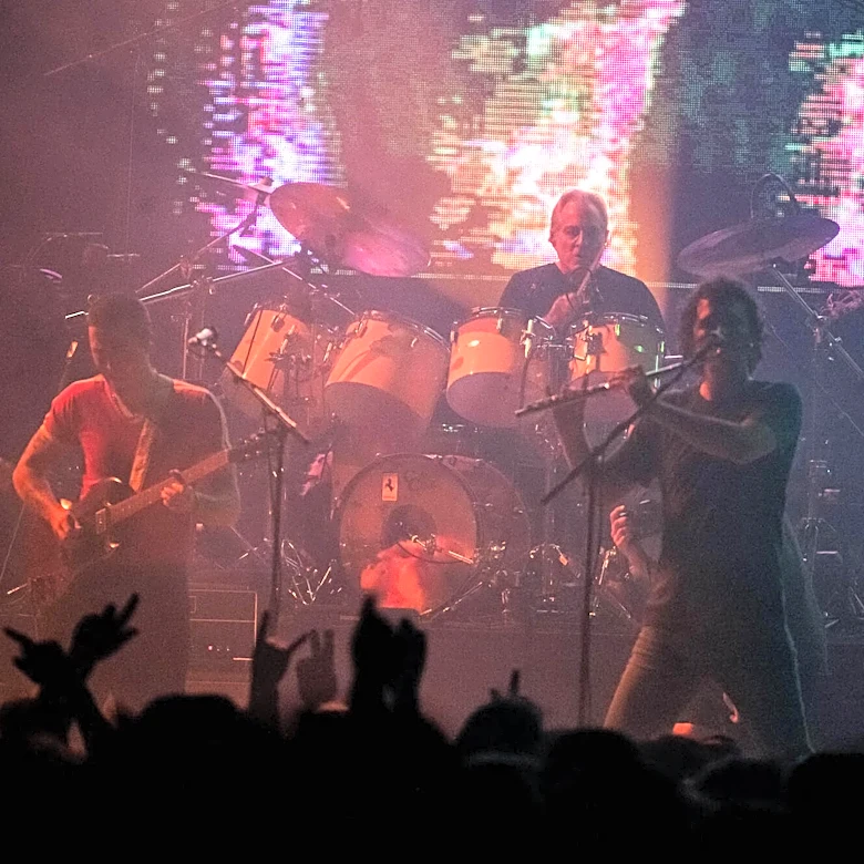 See King Gizzard and the Lizard Wizard Bring Out Max Weinberg at Queens Show