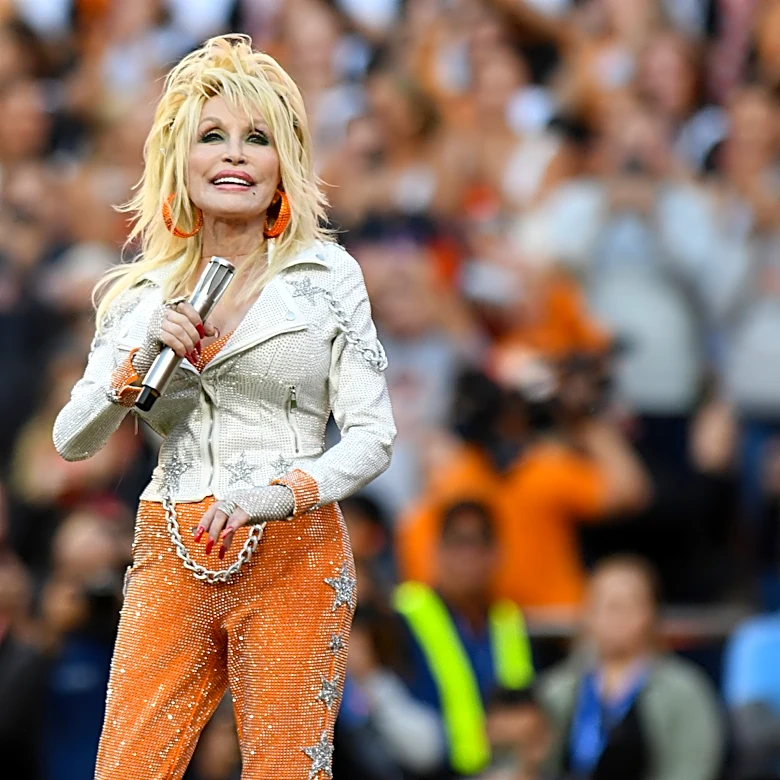Dolly Parton’s Positivity Never Wavered When Addressing Health Issues Before Her Death