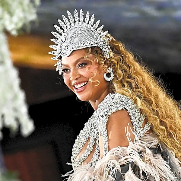 Beyonce’s ‘B’Day’ Reissue Includes B Sides, Spanish Versions, ‘Donk’ Packaged to the Left, to the Left
