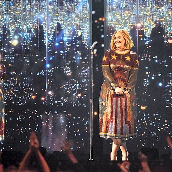 Watch Adele Perform ‘When We Were Young’ in Yayoi Kusama’s Infinity Mirrored Room