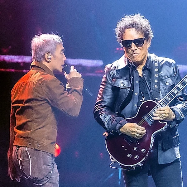 Watch Longtime Steve Perry Impersonator Hugo Valenti Finally Guest With Journey