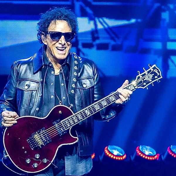 Journey Brought Out Hugo Valenti for a Second Time – And This Time He Nailed It