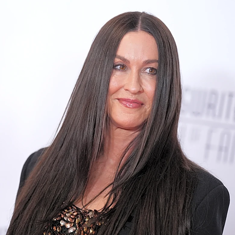 Alanis Morissette Sues Former Tour Manager, Alleges ‘Extortionate’ Threat Over Airport Drugs
