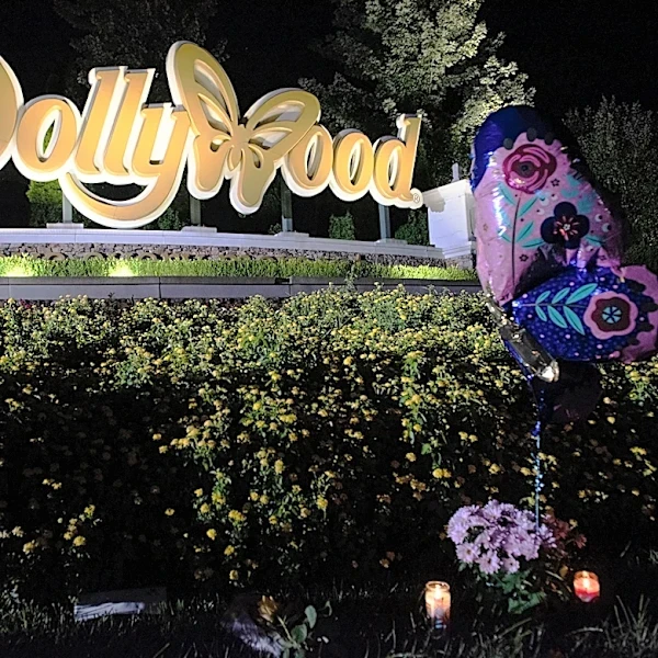 Dollywood Developing ‘Several New Experiences’ to Honor Dolly Parton