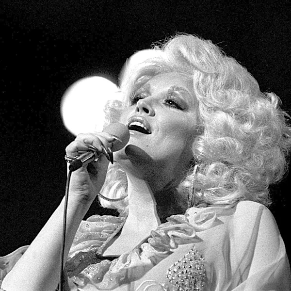 I’m the Daughter of Immigrants. I See Dolly Parton in the Women Who Raised Me